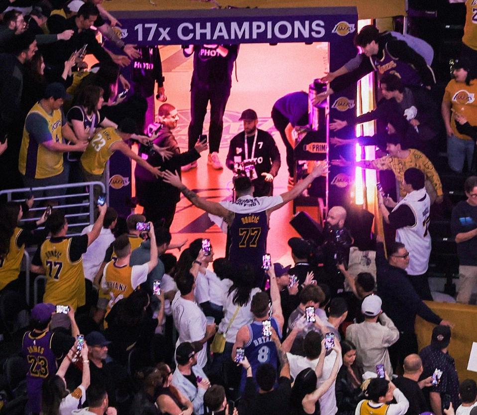 助攻, 人先发场均, 如果洛杉矶 助攻, 人先发场均, 如果洛杉矶