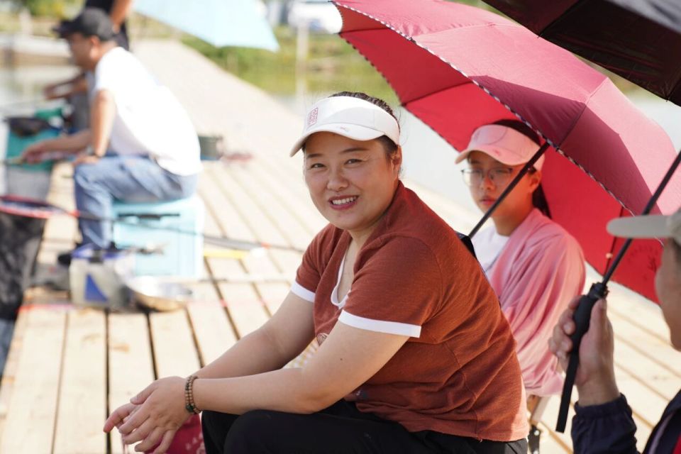 一名选手突 一名选手突